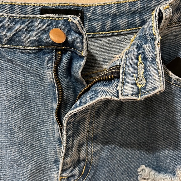 PrettyLittleThing Vintage Wash Distressed Denim Mom Shorts (12) - Picture 9 of 13